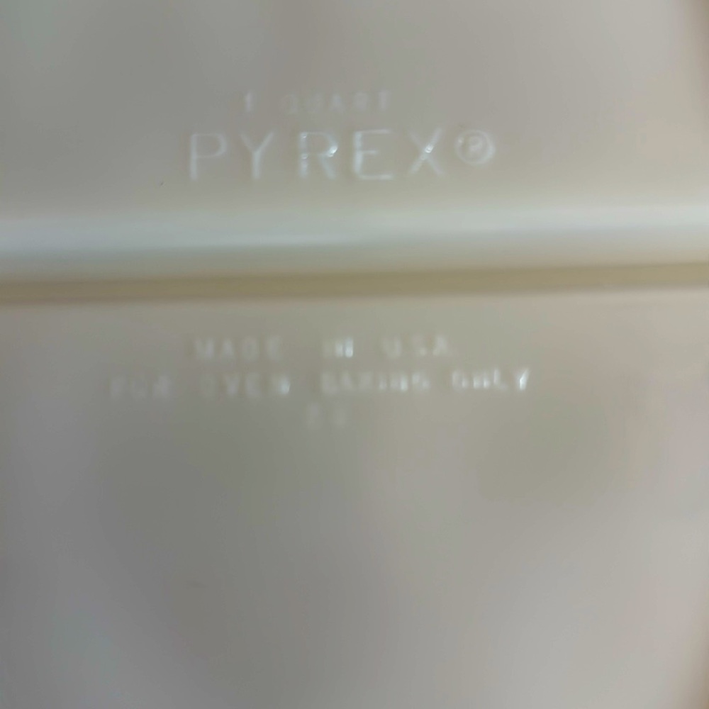 Pyrex white and gold butterfly pattern serving dish - Picture 5 of 8